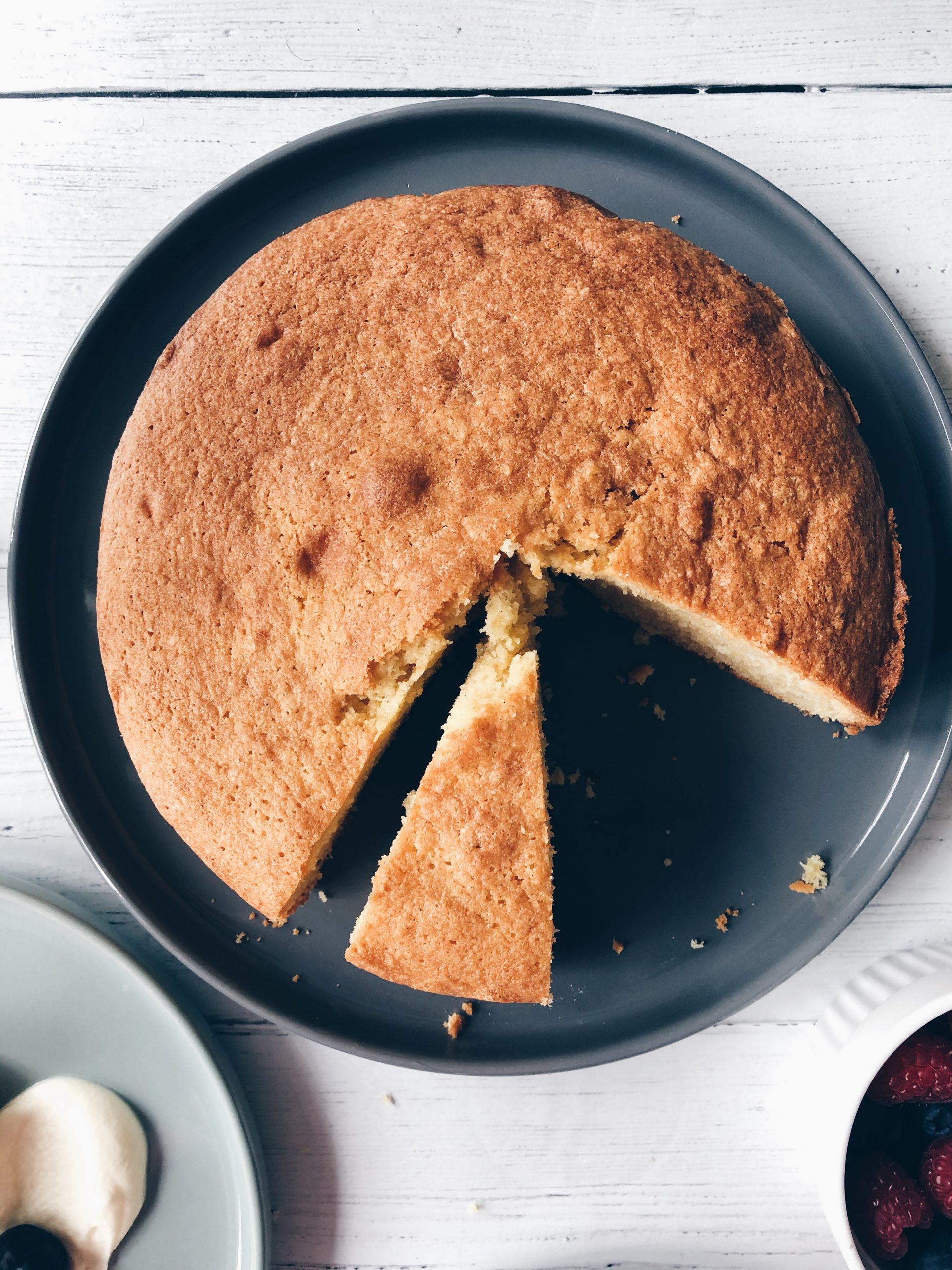 Simple almond cake