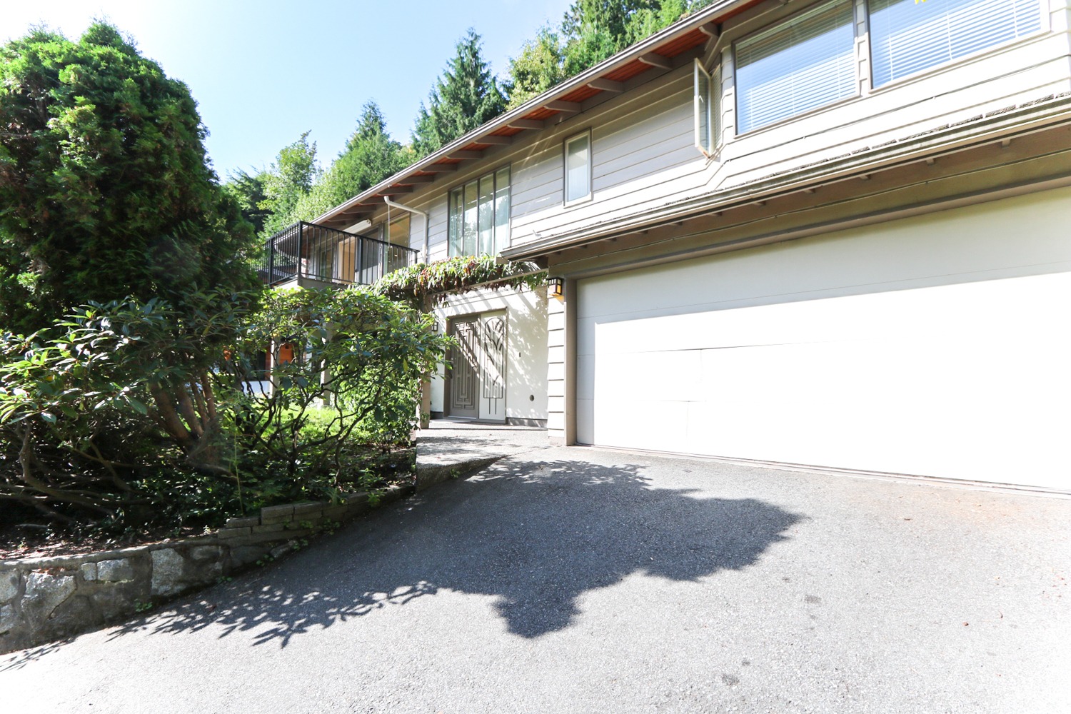 WEST BAY!!! Mander Group West Vancouver Rentals