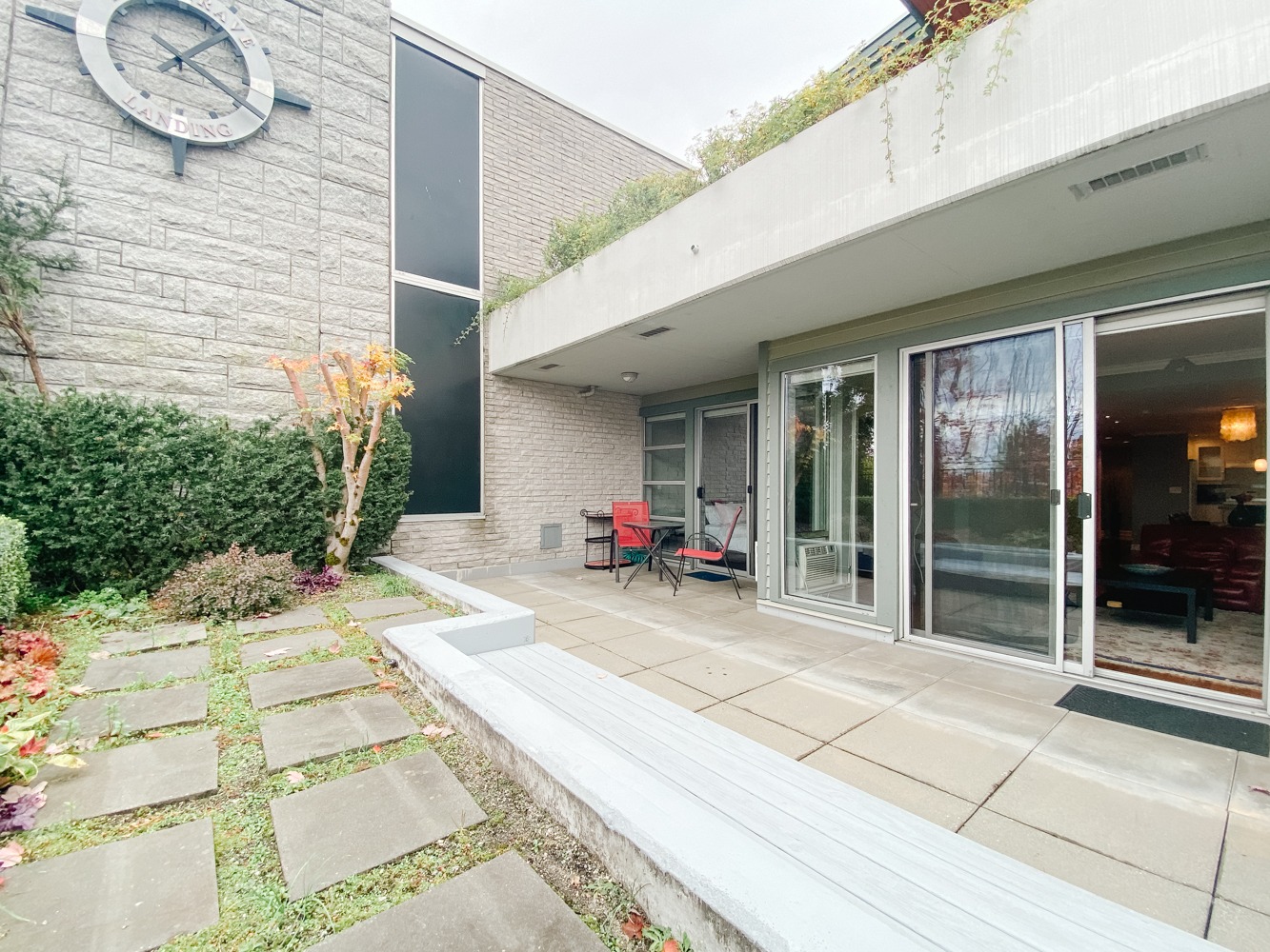 Dundarave Landing! Mander Group West Vancouver Rentals