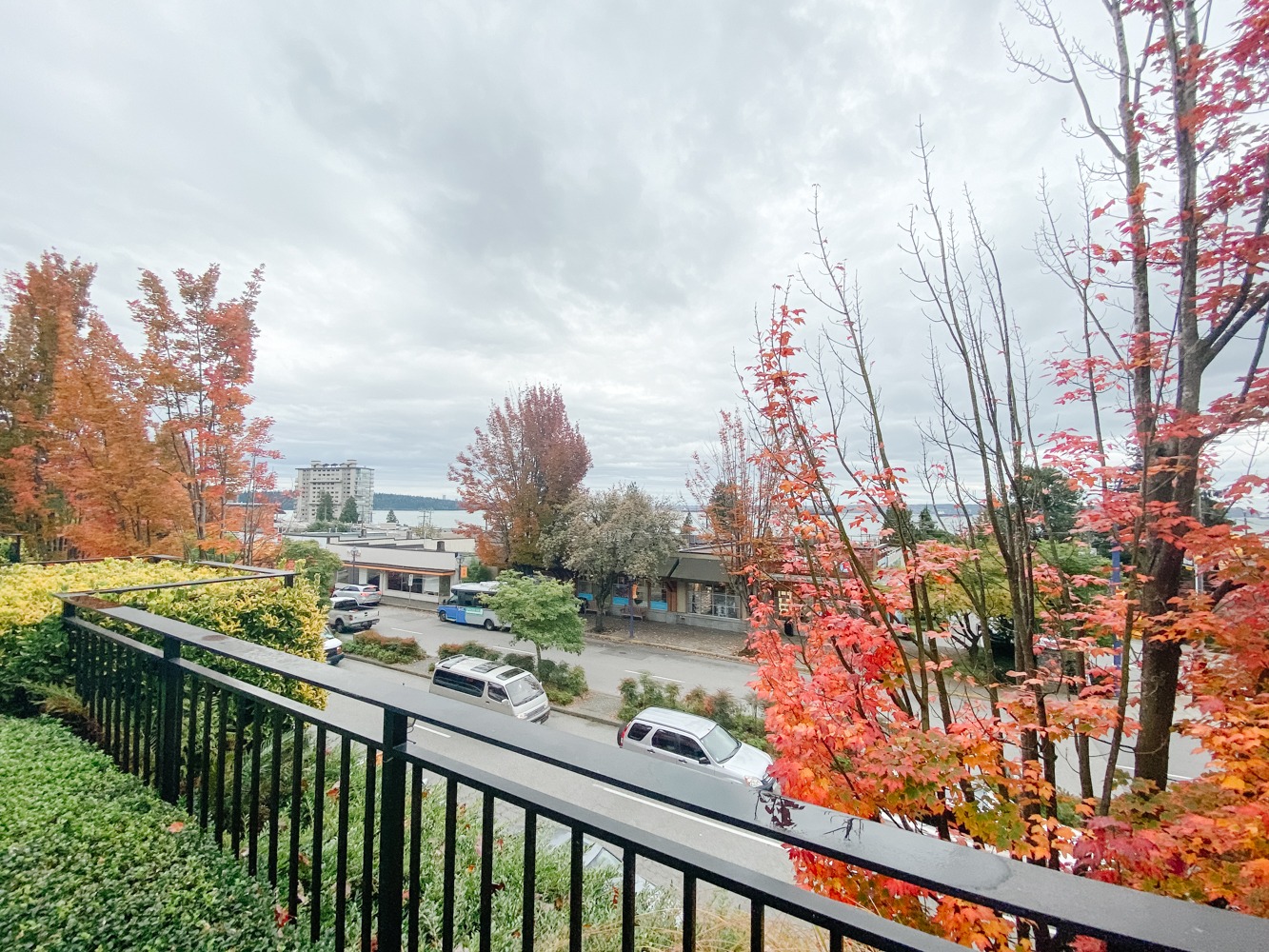 Dundarave Landing! Mander Group West Vancouver Rentals