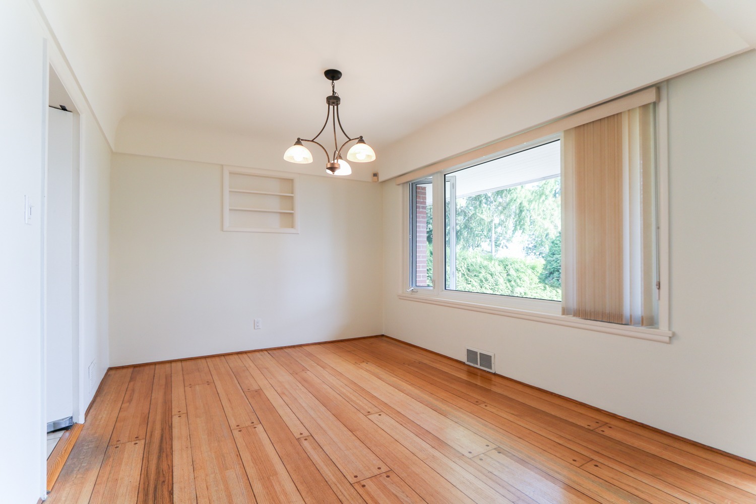 Dundarave Darling…. Mander Group West Vancouver Rentals