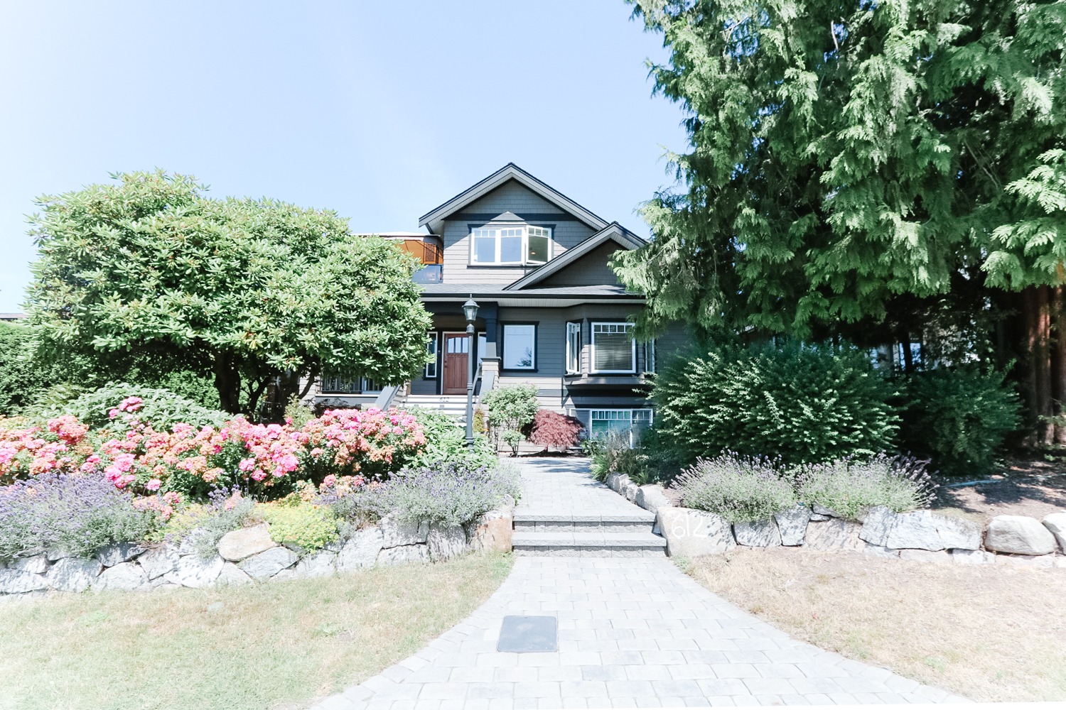 MAIN FLOOR HOME RENTAL IN QUEENSBURY NORTH VANCOUVER