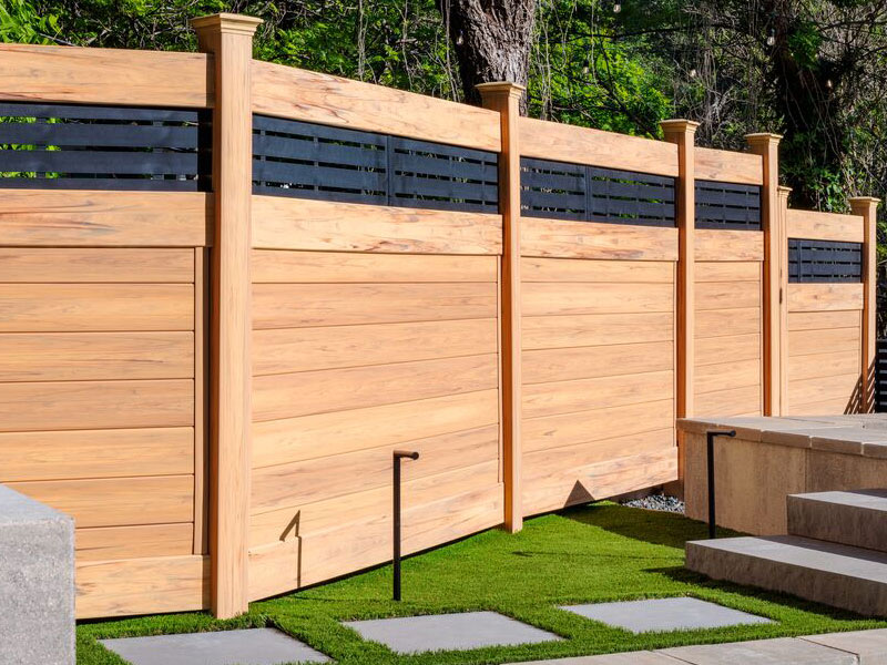 Installed Vinyl Fence Maner Fence & Installed Sales