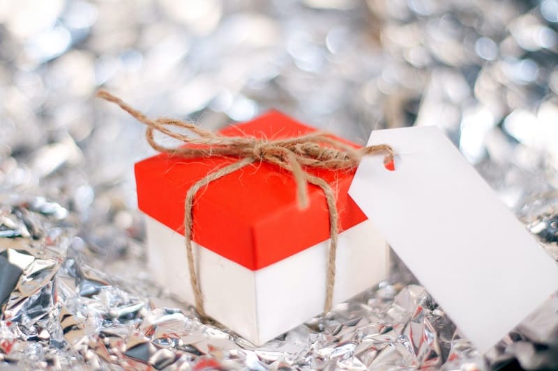 Why Send An Anonymous Gift? 7 Main Reasons (Explained)