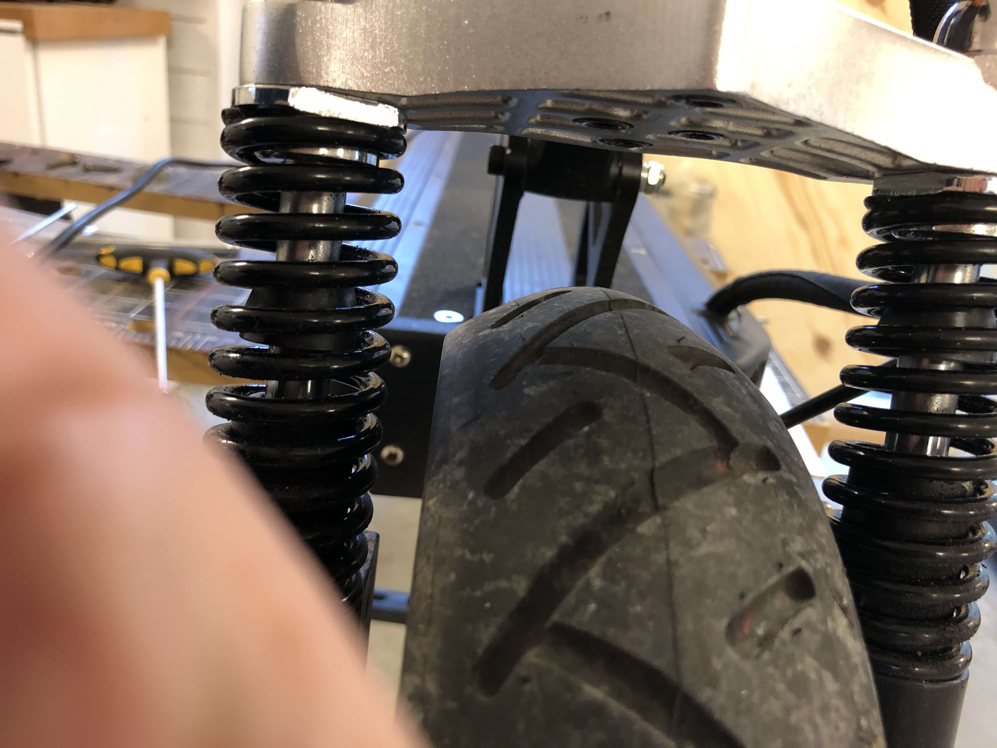 Hack your Eltra Ultra Electric Scooter Suspension Man i Svart Me