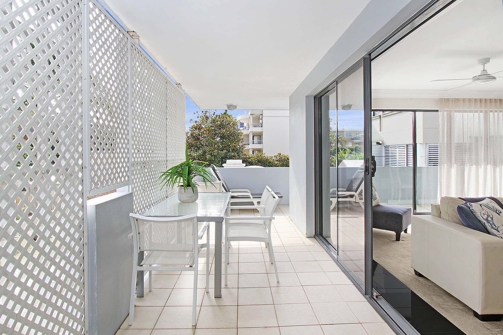 Bella Vista Luxury 2 bedroom Unit 10 & 16 Manly Surfside Holiday Apartments
