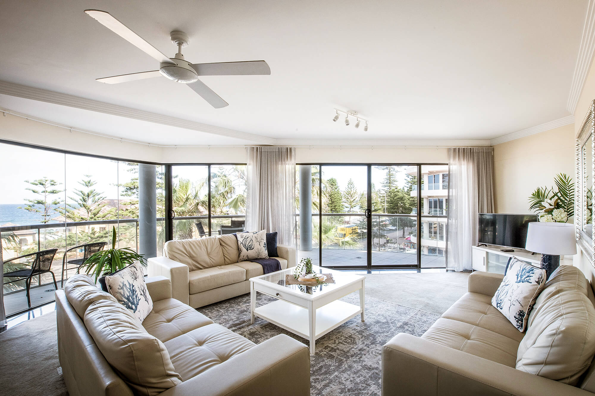 Bella Vista Luxury 3 bedroom Unit 13 Manly Surfside Holiday Apartments