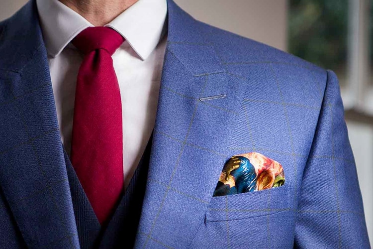 How To Fold A Hankie For Suit / Pocket Square Rules And Etiquette In