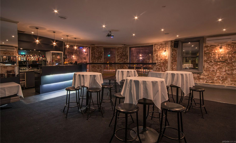 13 Best Sports Bars in Melbourne Man of Many