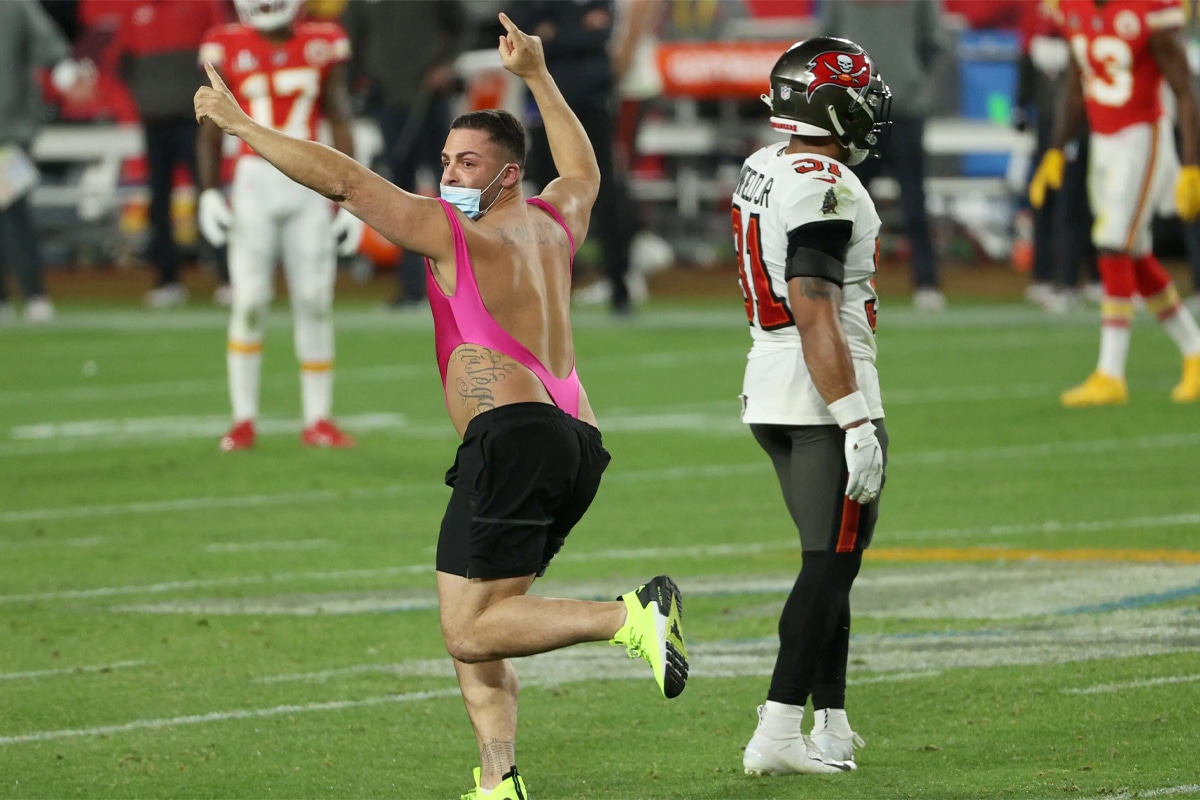 All the Best Memes from the 2021 Super Bowl Man of Many