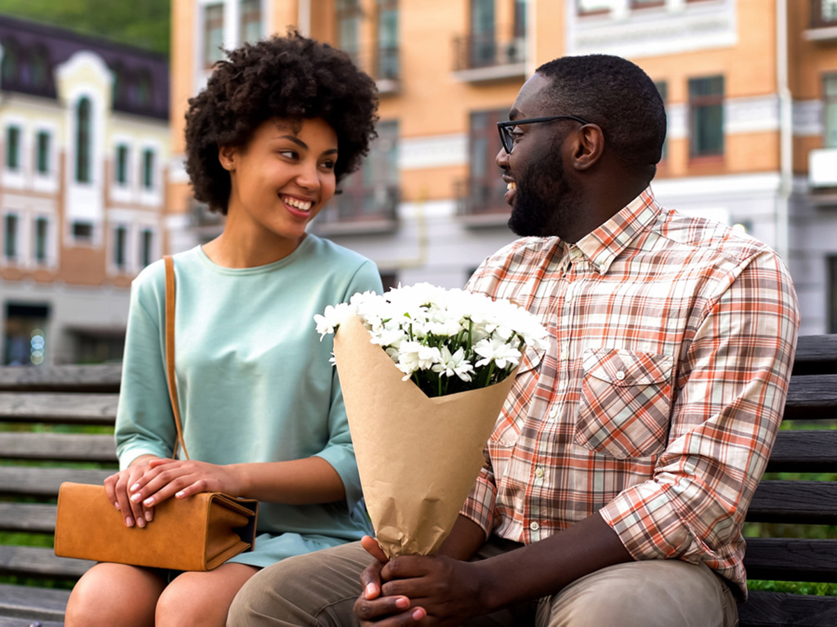 8 First Date Tips According to an Expert Man of Many