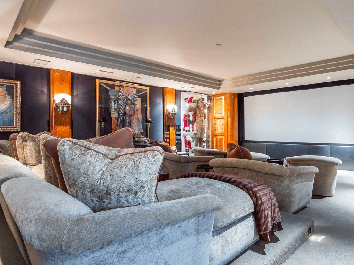 Jim Carrey Bids Farewell to his Beloved Brentwood Mansion for 43