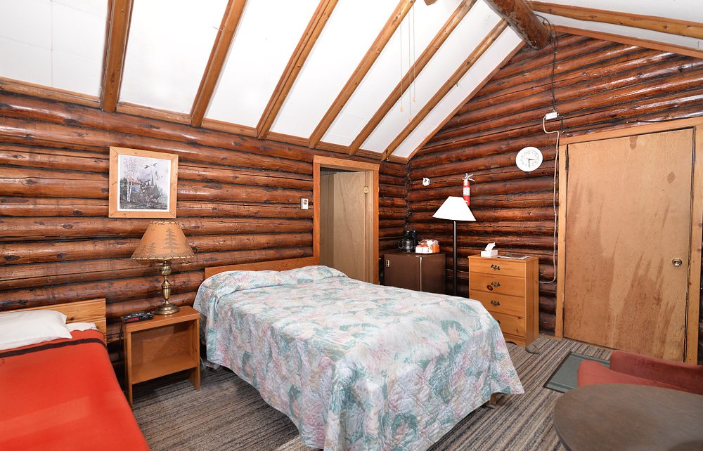 Cabin 5 Perrault Lake Ontario Resort Manotak Lodge