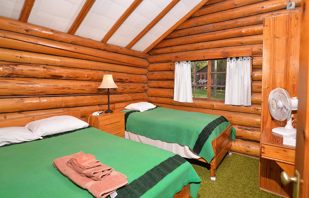 Cabin 10 Perrault Lake Ontario Resort Manotak Lodge