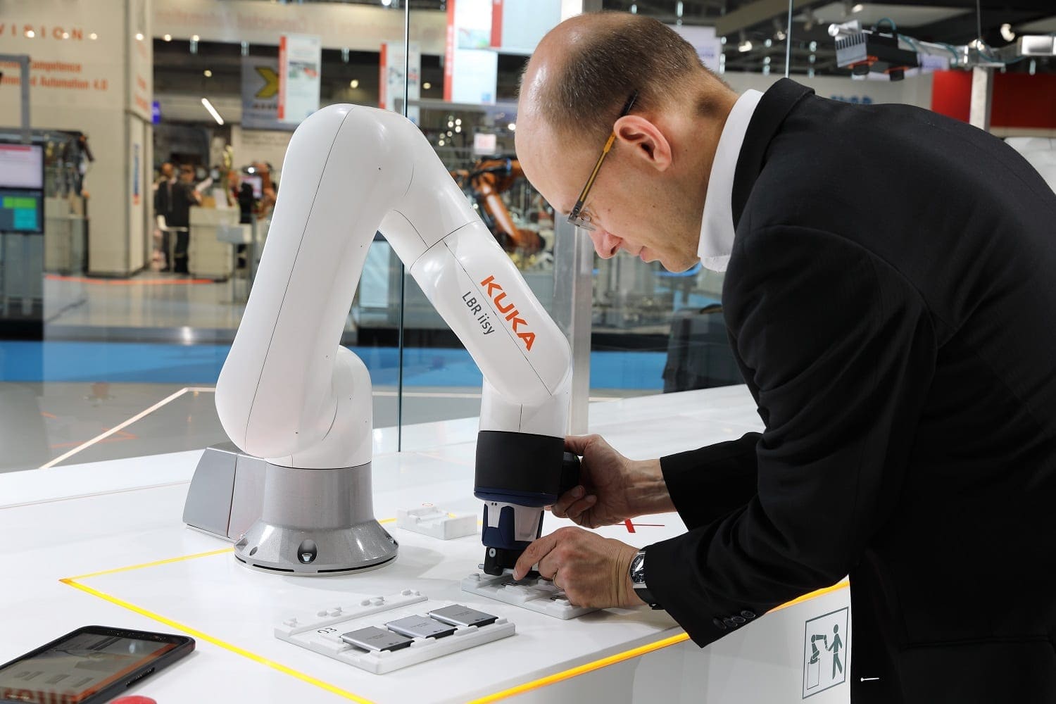 Kuka LBR iisy Review Man + Machines