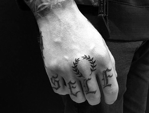 Wie lange sind Finger Tattoos zuletzt verblasst und verschwommene