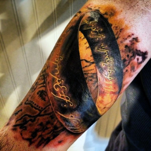50 Herr der Ringe Tattoo Designs für Männer Tolkien Ink Ideen Mann