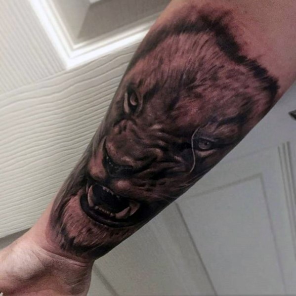 40 Löwen Unterarm Tattoos für Männer Manly Ink Ideen Mann Stil Tattoo