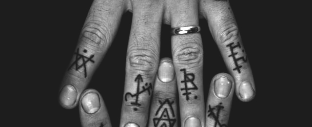 Wie lange sind Finger Tattoos zuletzt verblasst und verschwommene
