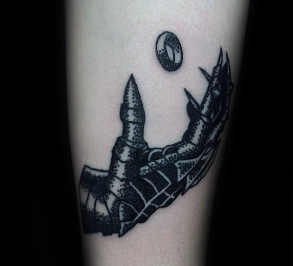 50 Herr der Ringe Tattoo Designs für Männer Tolkien Ink Ideen Mann