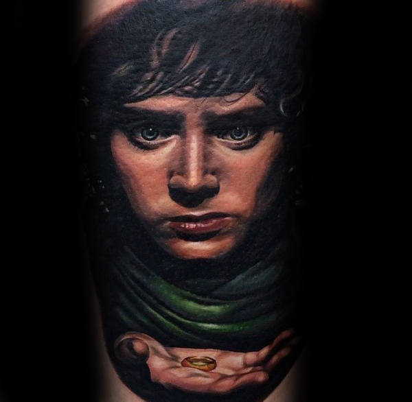 50 Herr der Ringe Tattoo Designs für Männer Tolkien Ink Ideen Mann