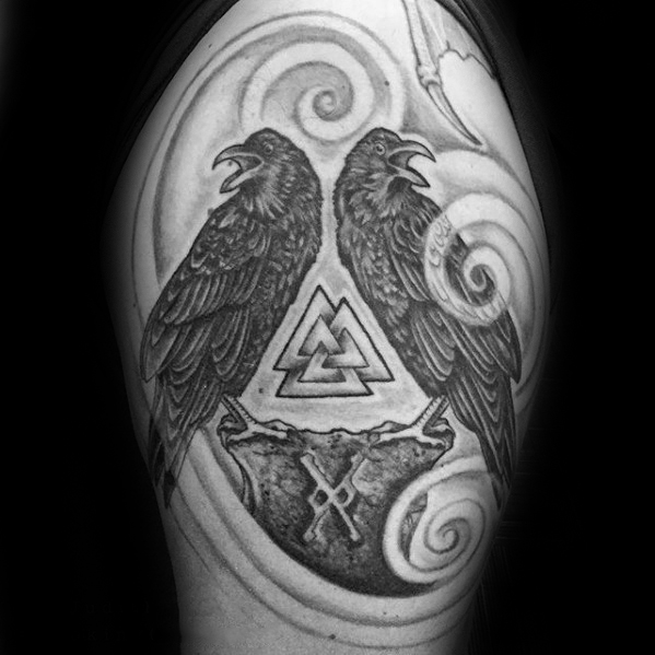 60 Odins Ravens Tattoo Designs für Männer Huginn und Muninn Ideen Mann Stil Tattoo