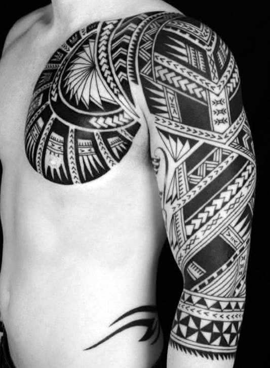 50 polynesische Brust Tattoo Designs für Männer StammesIdeen Mann