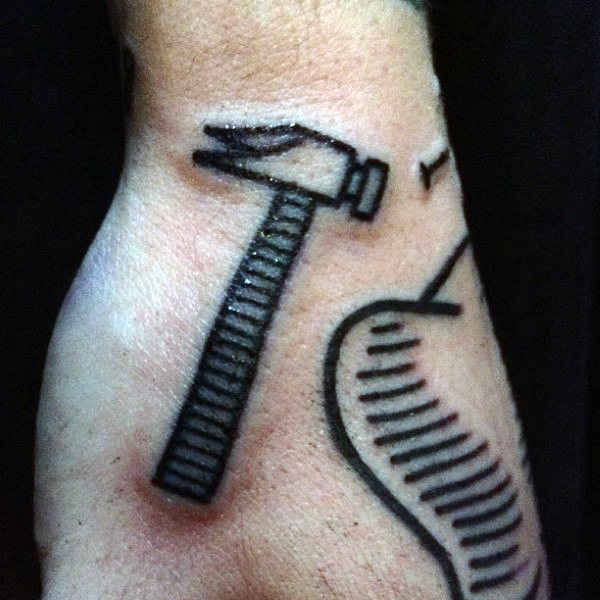 50 Hammer Tattoo Designs für Männer Manly Tool Ink Ideen Mann Stil
