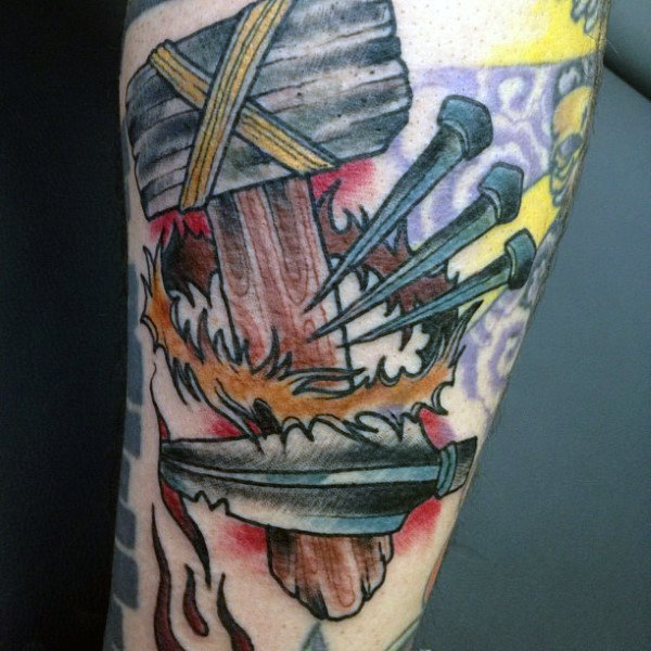50 Hammer Tattoo Designs für Männer Manly Tool Ink Ideen Mann Stil