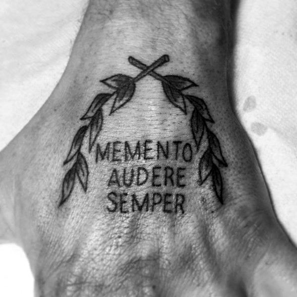 60 Lorbeerkranz Tattoo Designs für Männer Branch Ink Ideen Mann