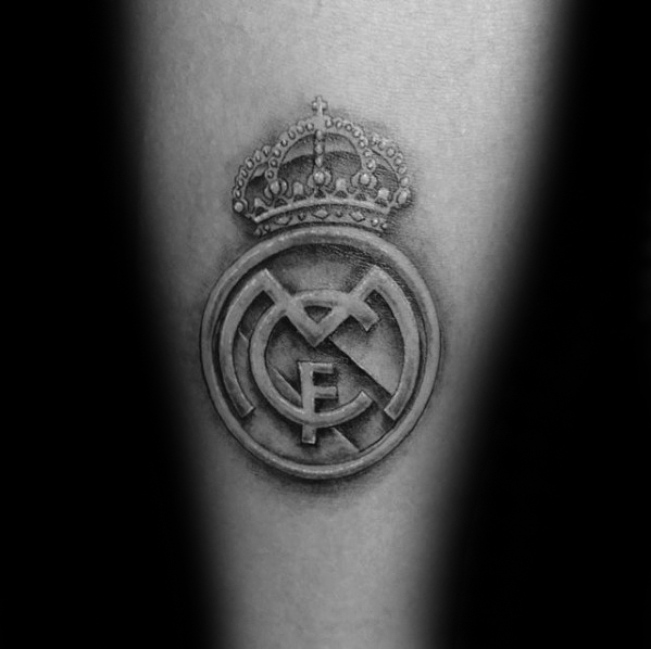 60 Real Madrid Tattoo Designs für Männer FußballTintenIdeen Mann