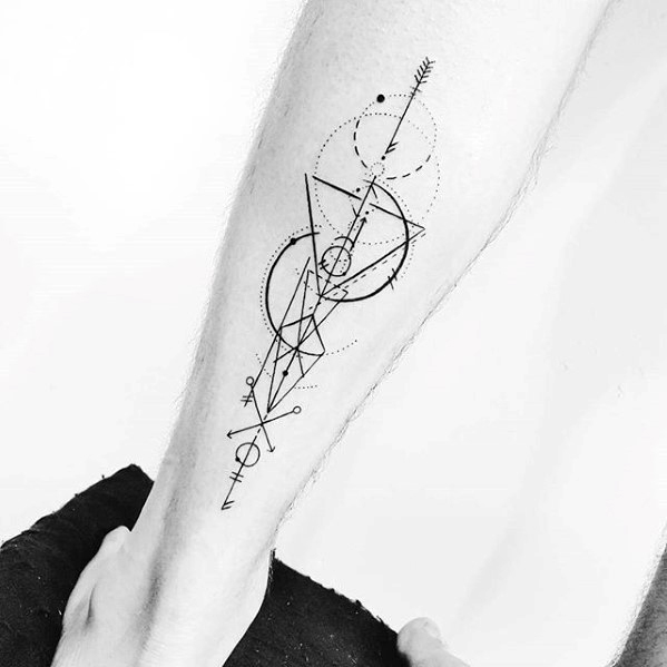 40 geometrische Pfeil Tattoo Designs für Männer scharfe Geometrie