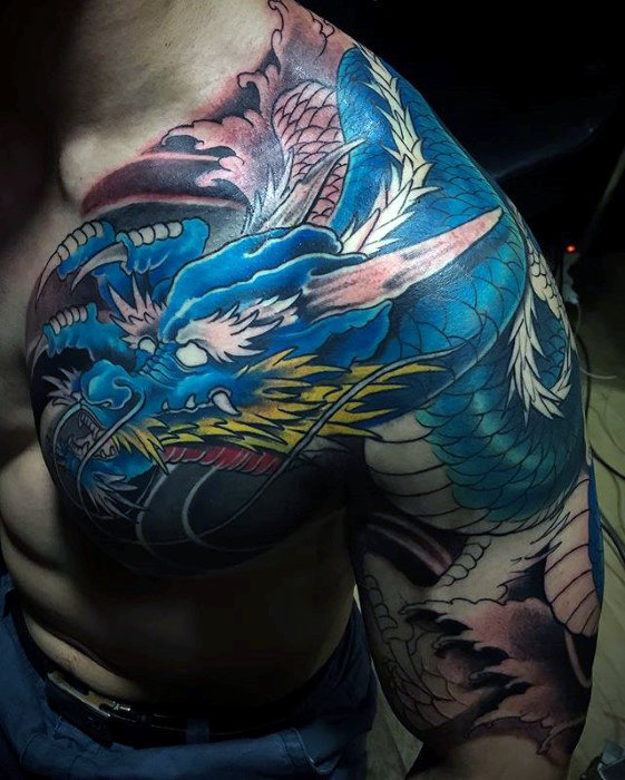 40 Drachen Schulter Tattoo Designs für Männer Manly Ink Ideen Mann