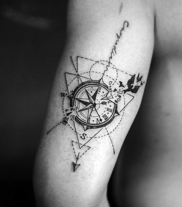 40 geometrische Kompass Tattoo Designs für Männer coole Geometrie