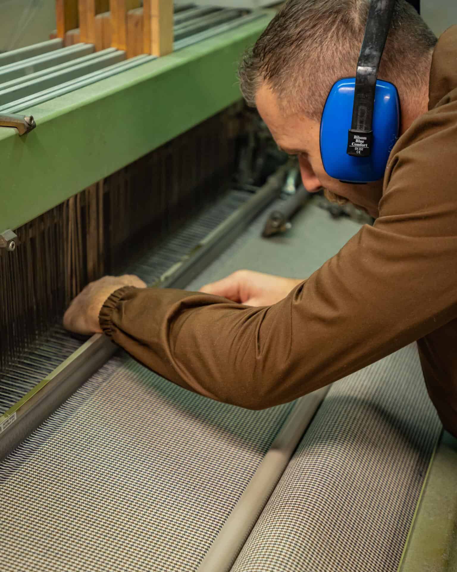 How is a recycled wool fabric made? Manteco