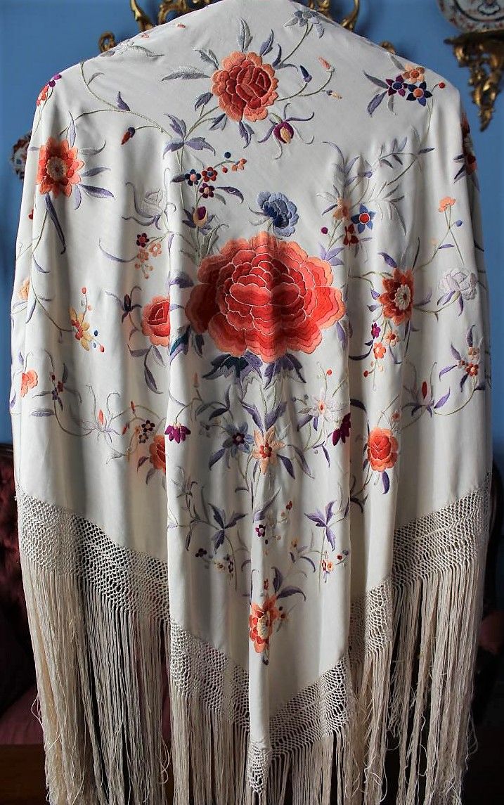 Como Llevar Un Manton De Manila / Vestido Manton El Vestido Cruzado De