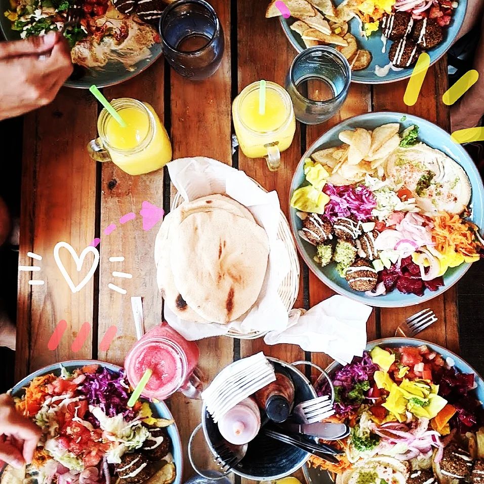 Découvrez les délices végétariens du Falafel Bar à Manuel Antonio