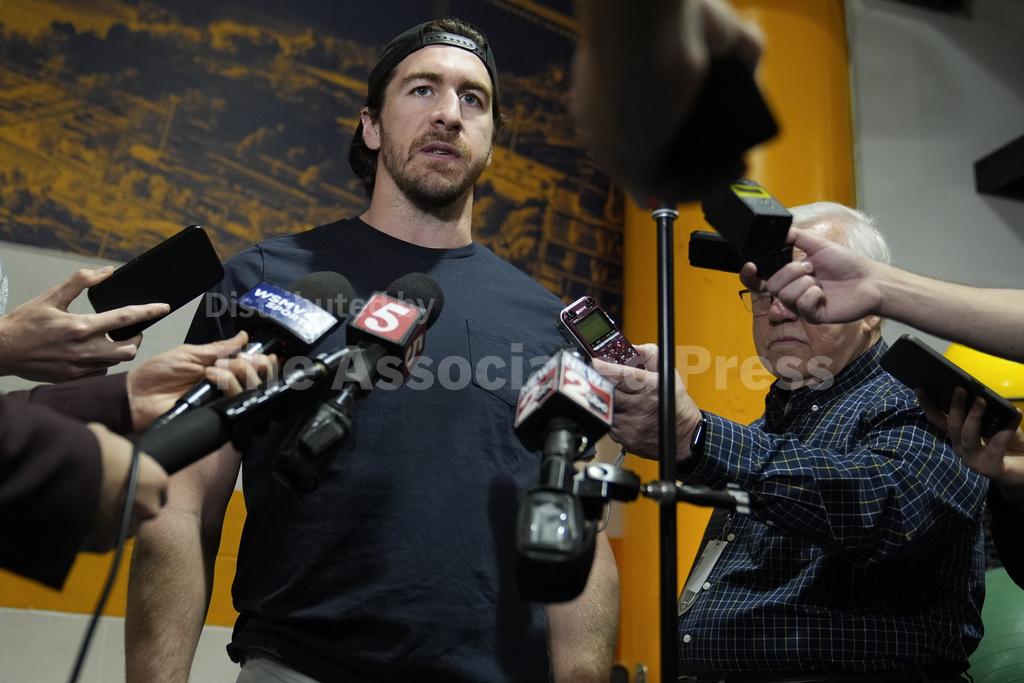 Lightning trade with Predators to bring veteran defenseman Ryan