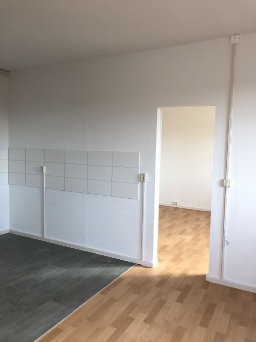 4Zimmer Wohnung zu vermieten, 06122 Halle (Nördliche Neustadt), Carl