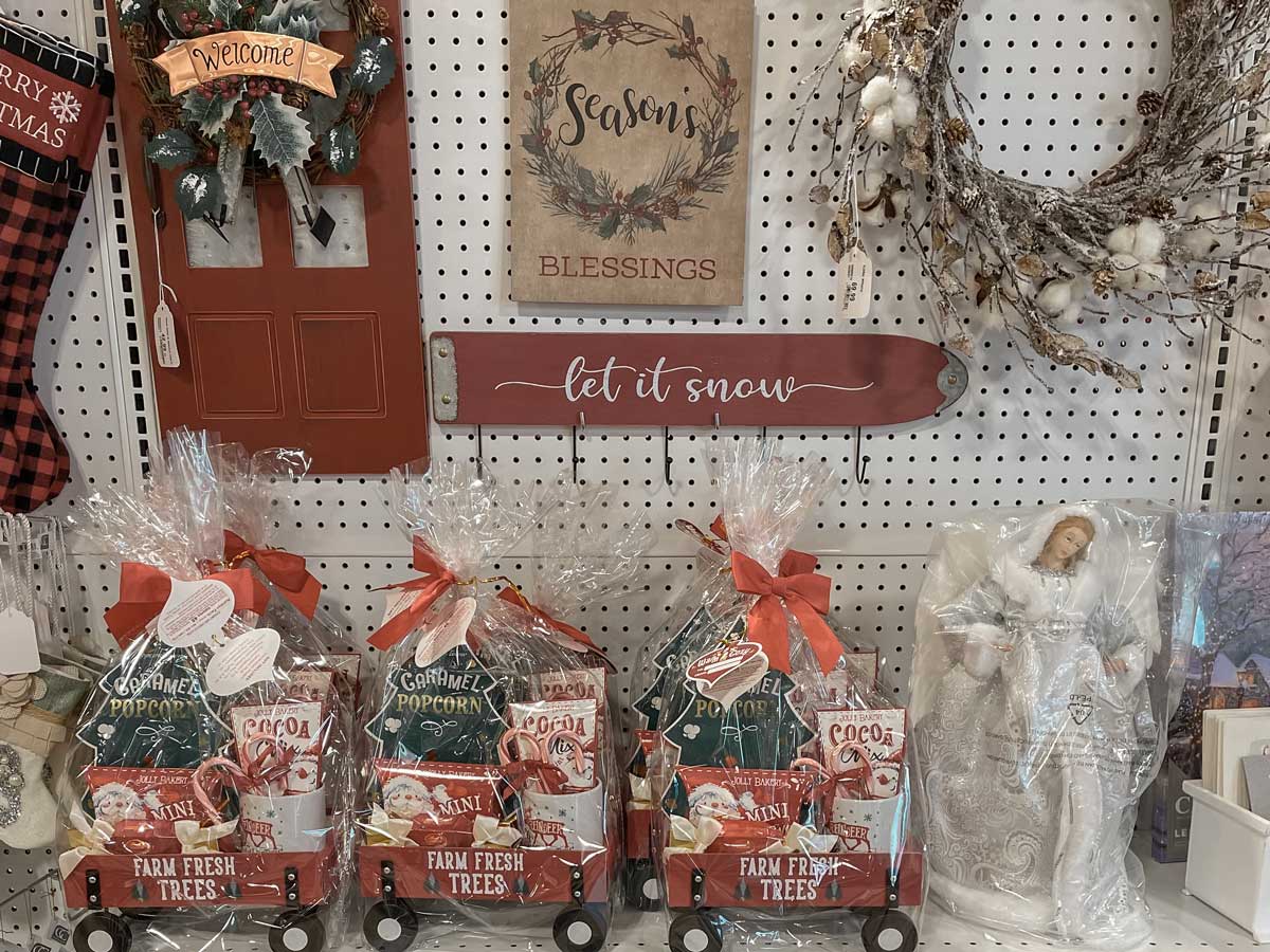 Seasonal Maple Ave ACE Hardware