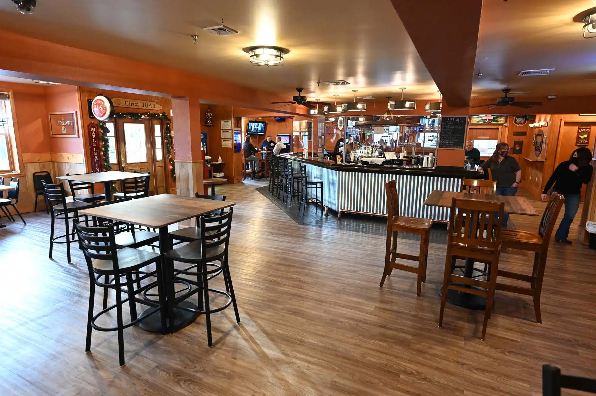 Gallery The Maple Leaf Pub Westfield, Massachusetts