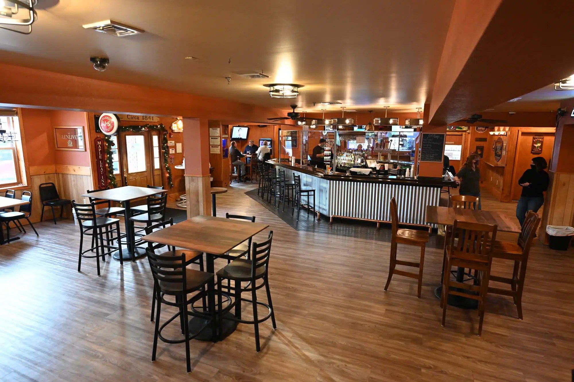 Gallery The Maple Leaf Pub Westfield, Massachusetts