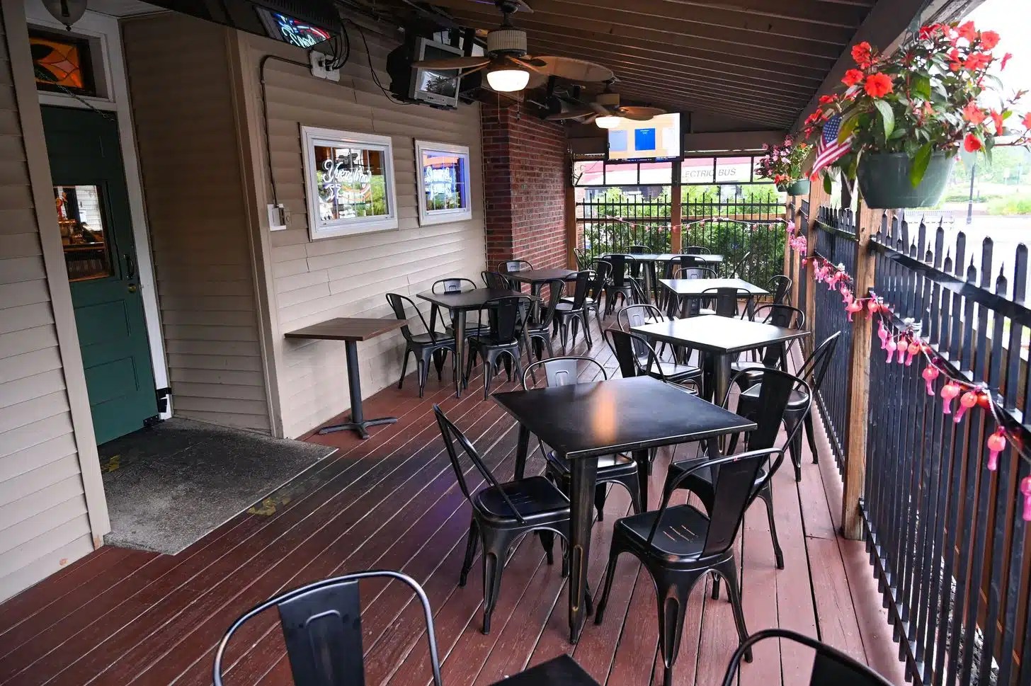 Gallery The Maple Leaf Pub Westfield, Massachusetts