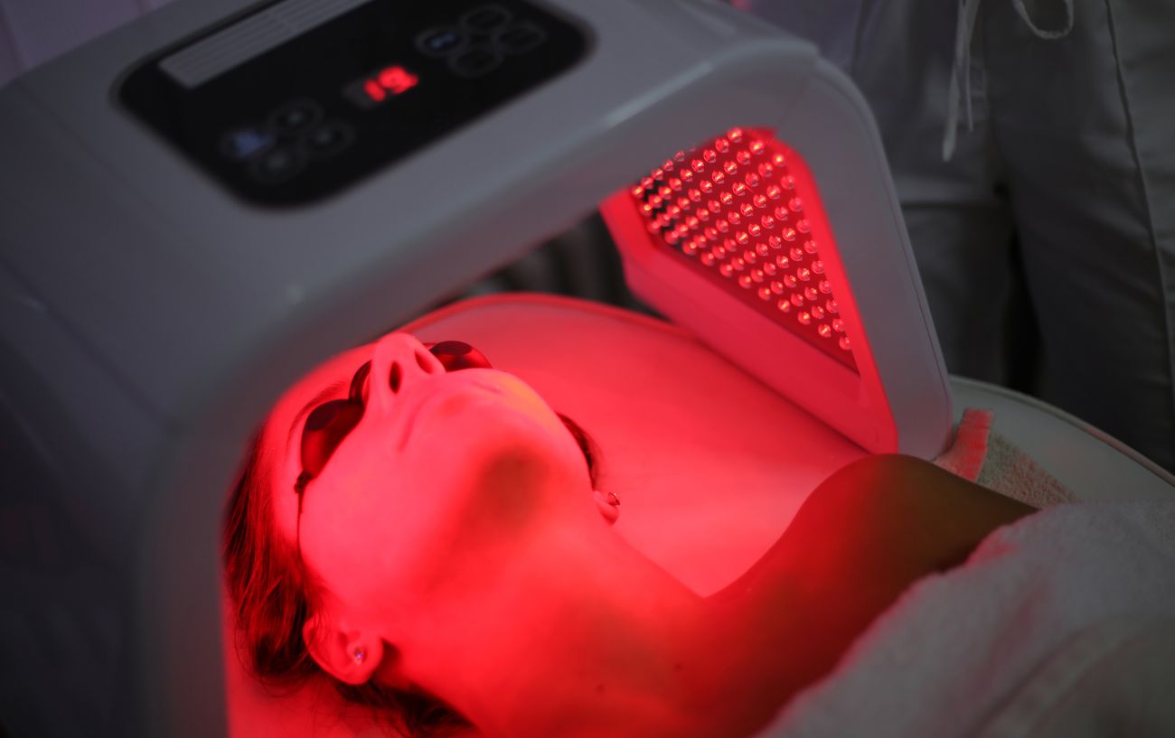 Red Light Therapy For Muscle Recovery How To + 7 Benefits