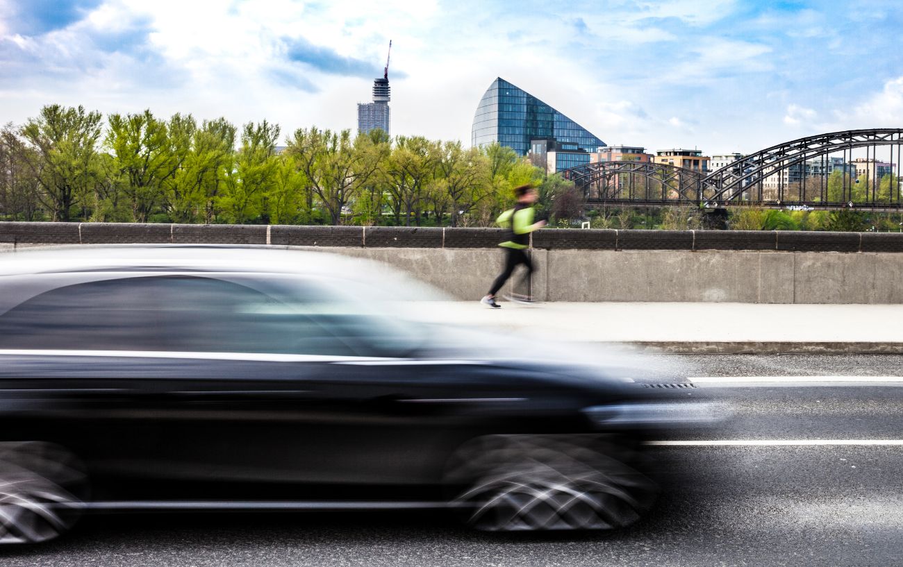 Which Is Safest, Running With Or Against Traffic? + 6 Road Safety Tips