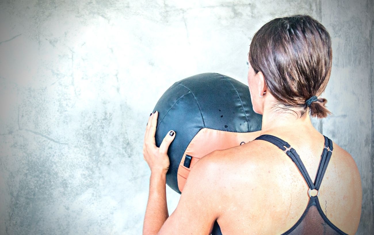 Wall Ball Workout Try These 6 Great Wall Ball Exercises