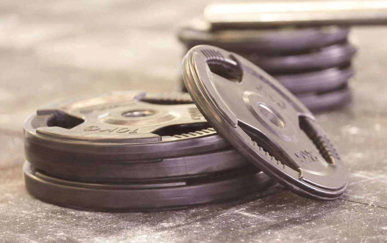 Weighted Planks How To, Benefits + 7 Tips To Perform A Weighted Plank