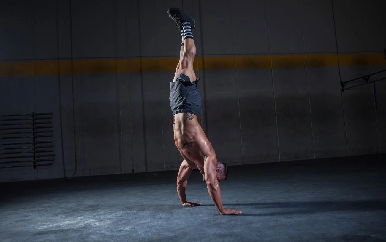 What Muscles Do Handstands Work? + 3 Great Benefits Of Handstands