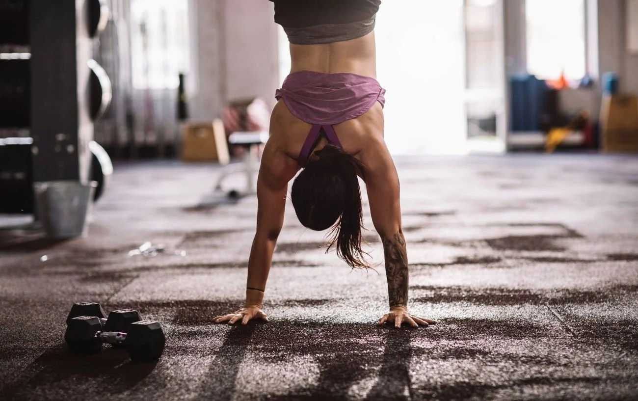 What Muscles Do Handstands Work? + 3 Great Benefits Of Handstands
