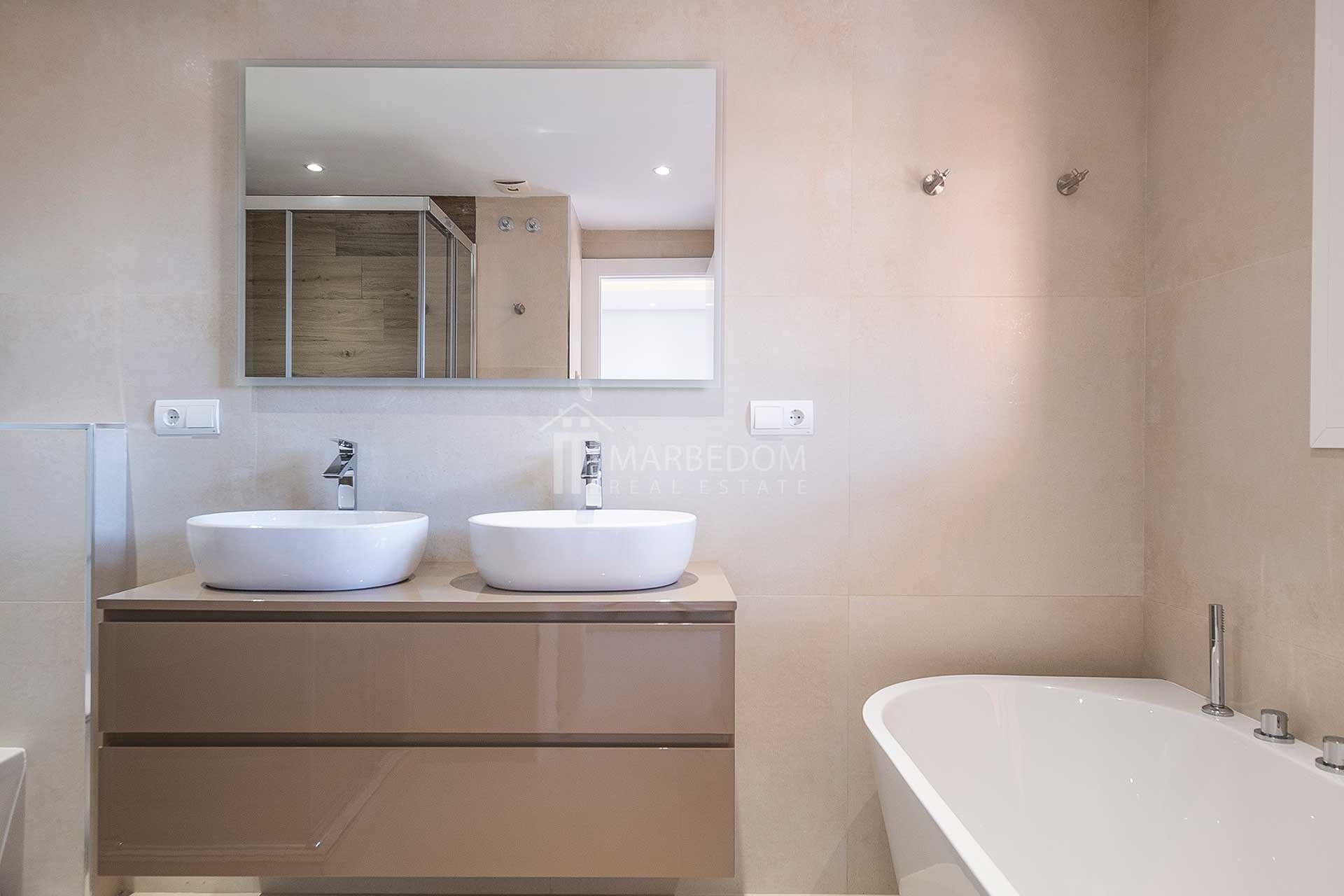 Renovated Townhouse in Bermuda Beach, Estepona Marbedom